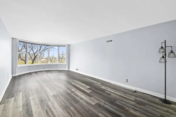 2525 S Shore DRIVE #2D, Milwaukee, WI 53207