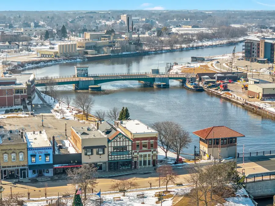 810 S 8th STREET, Manitowoc, WI 54220 - #2