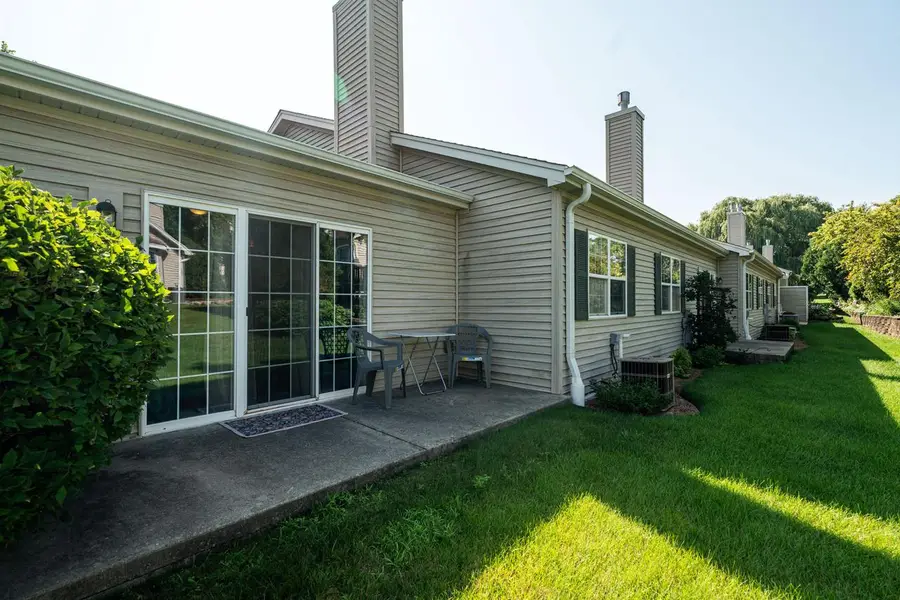 5201 S Tuckaway BOULEVARD, Greenfield, WI 53221 - #3