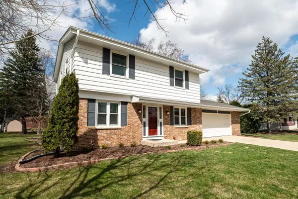 132 W Juniper DRIVE, Grafton, WI 53024