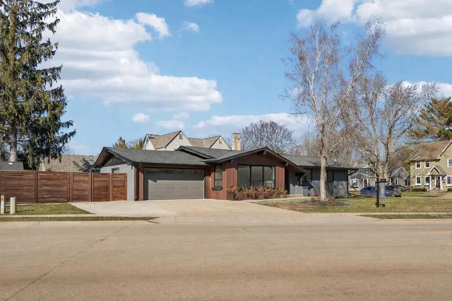 726 W Wisconsin AVENUE, Oconomowoc, WI 53066 - #2