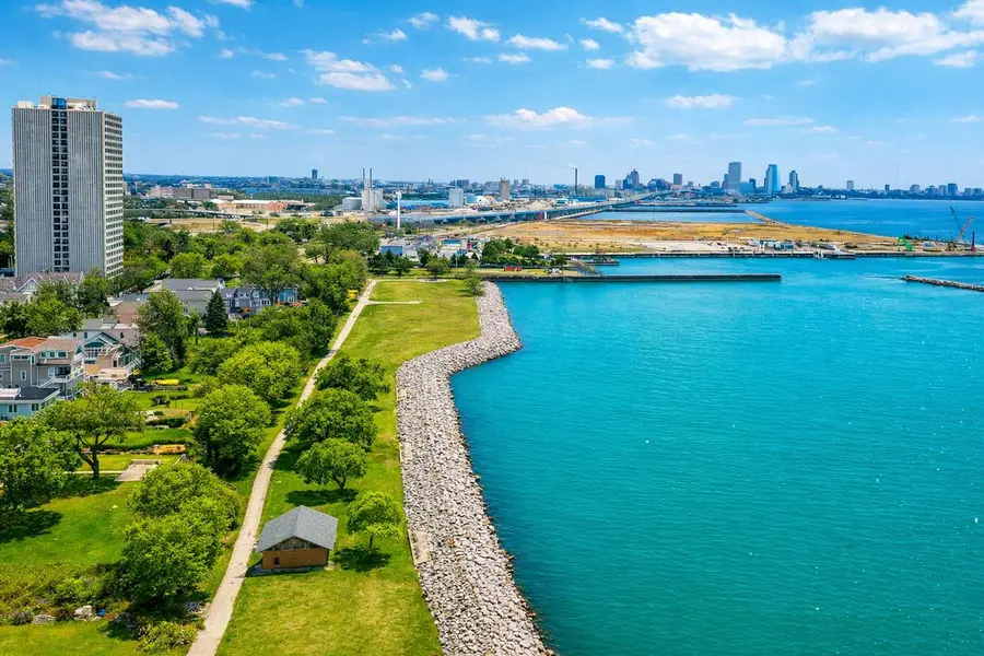 2525 S Shore DRIVE #3C, Milwaukee, WI 53207 - #2