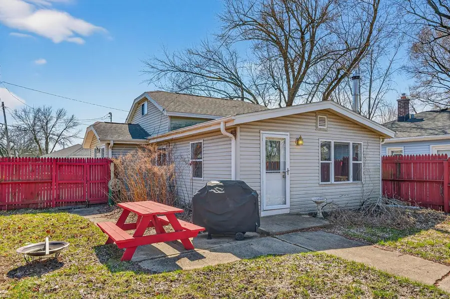 313 W Roberta AVENUE, Waukesha, WI 53186 - #2