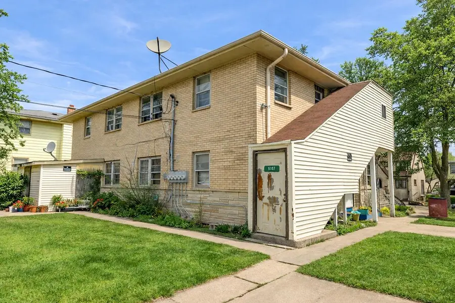 6107 W Leon TERRACE, Milwaukee, WI 53218 - #2