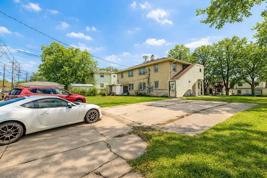 6107 W Leon TERRACE, Milwaukee, WI 53218 - #3