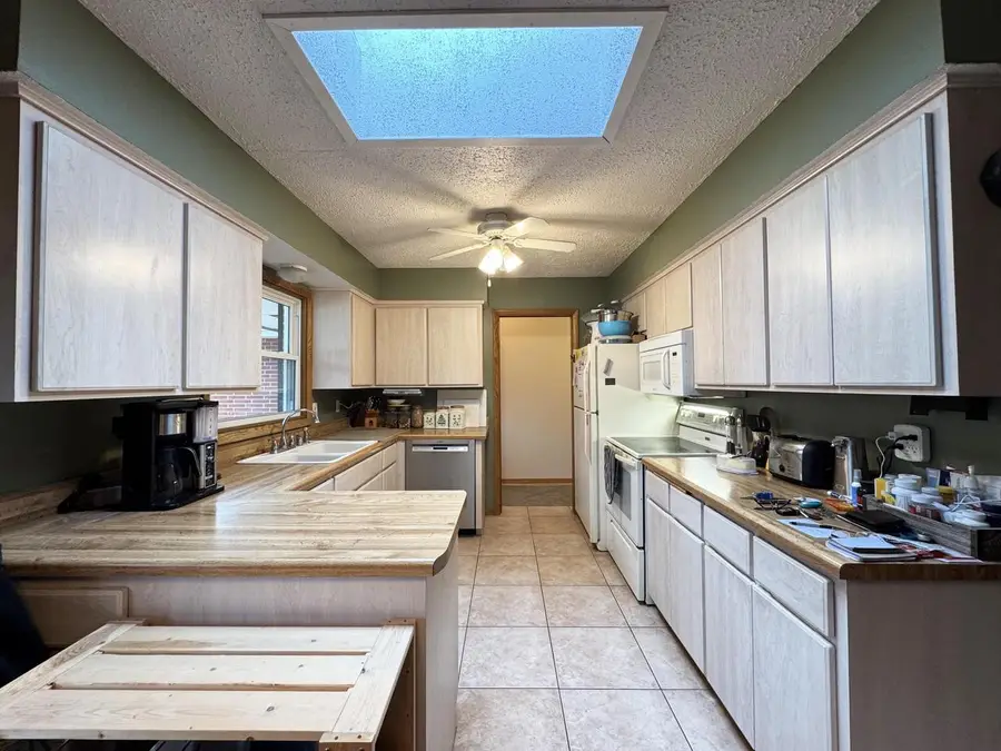 W300S2975 Snowdon DRIVE, Waukesha, WI 53188 - #2