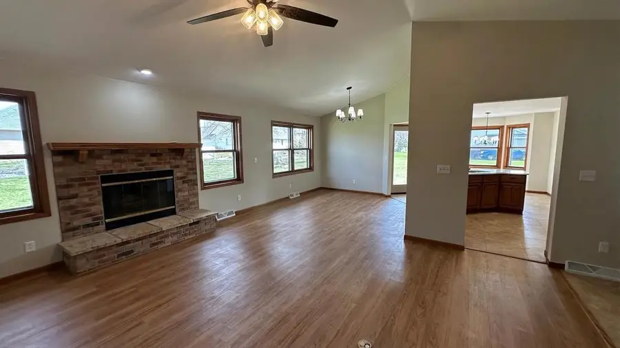 702 Oakwood LANE, Watertown, WI 53094 - #3