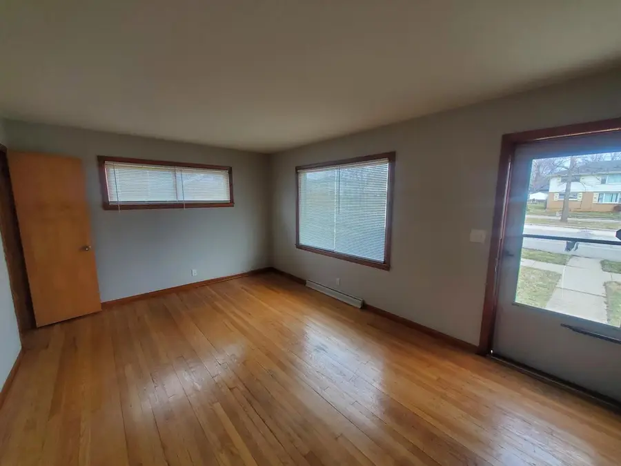 8229 W Grantosa DRIVE W, Milwaukee, WI 53218 - #3