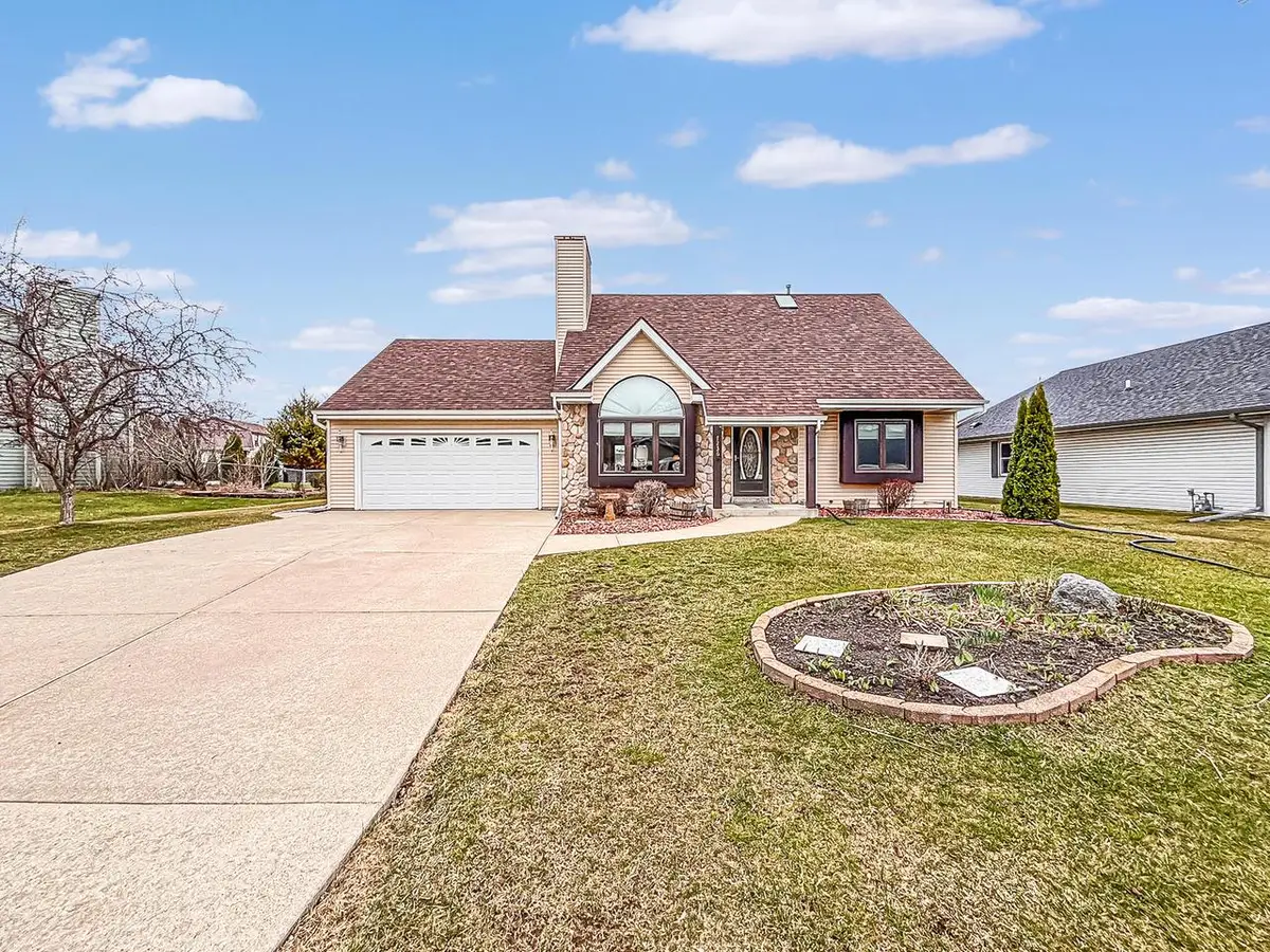 7236 S Hillendale DRIVE, Franklin, WI 53132 - #1