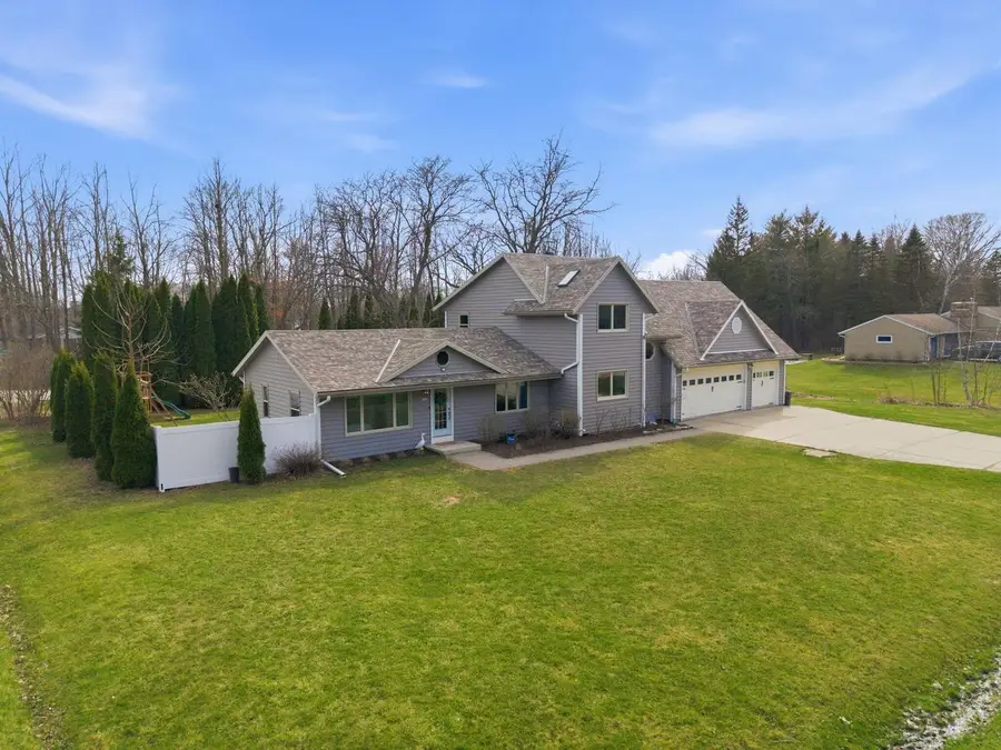 1633 W Eleanor PLACE, Mequon, WI 53092 - #2