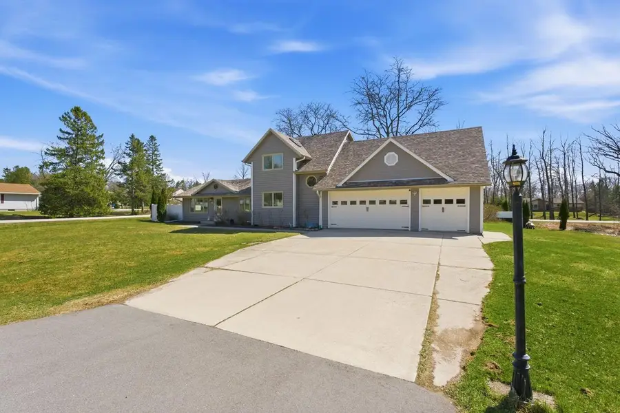 1633 W Eleanor PLACE, Mequon, WI 53092 - #3