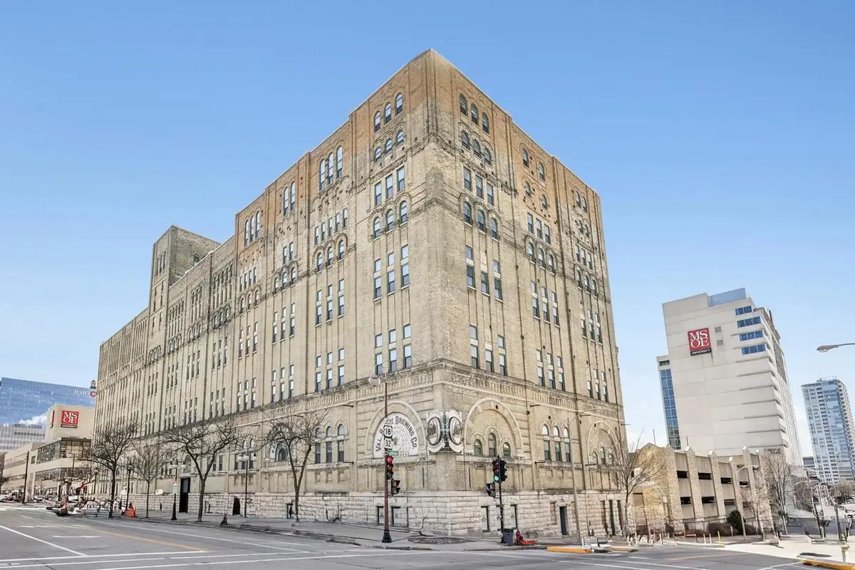 270 E Highland AVENUE #446, Milwaukee, WI 53202 - #1