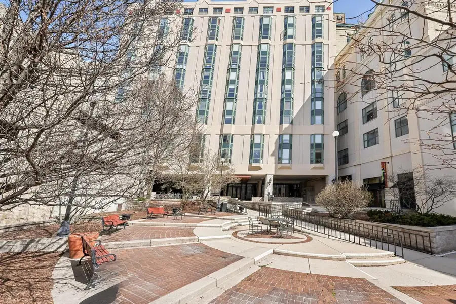 270 E Highland AVENUE #446, Milwaukee, WI 53202 - #2