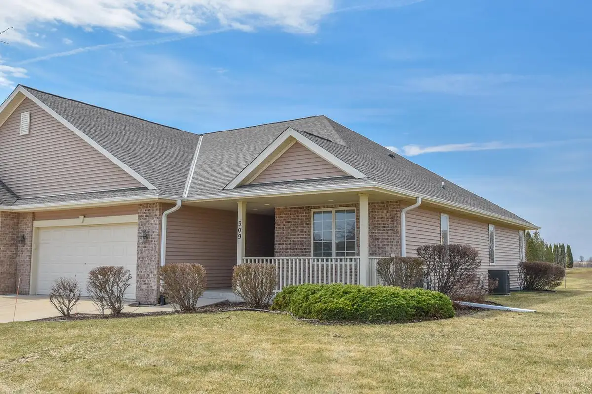 309 La Roche LANE, Belgium, WI 53004 - #1