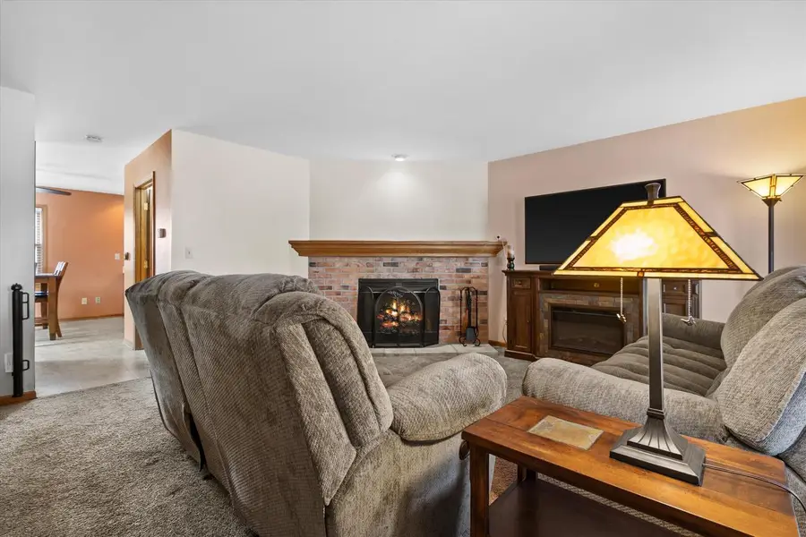 1248 River Park CIRCLE #E, Mukwonago, WI 53149 - #3