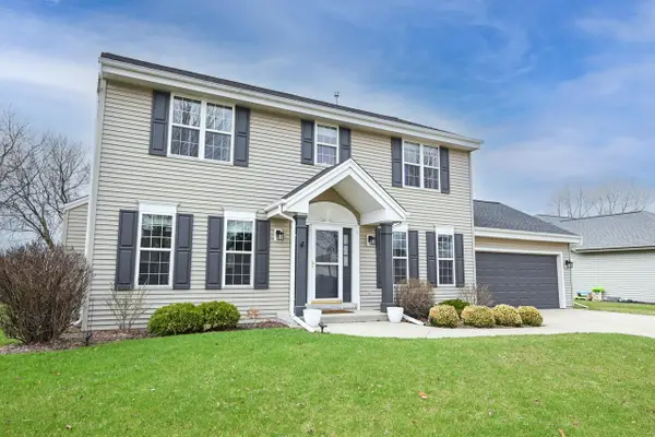 3728 Stillwater CIRCLE, Waukesha, WI 53189