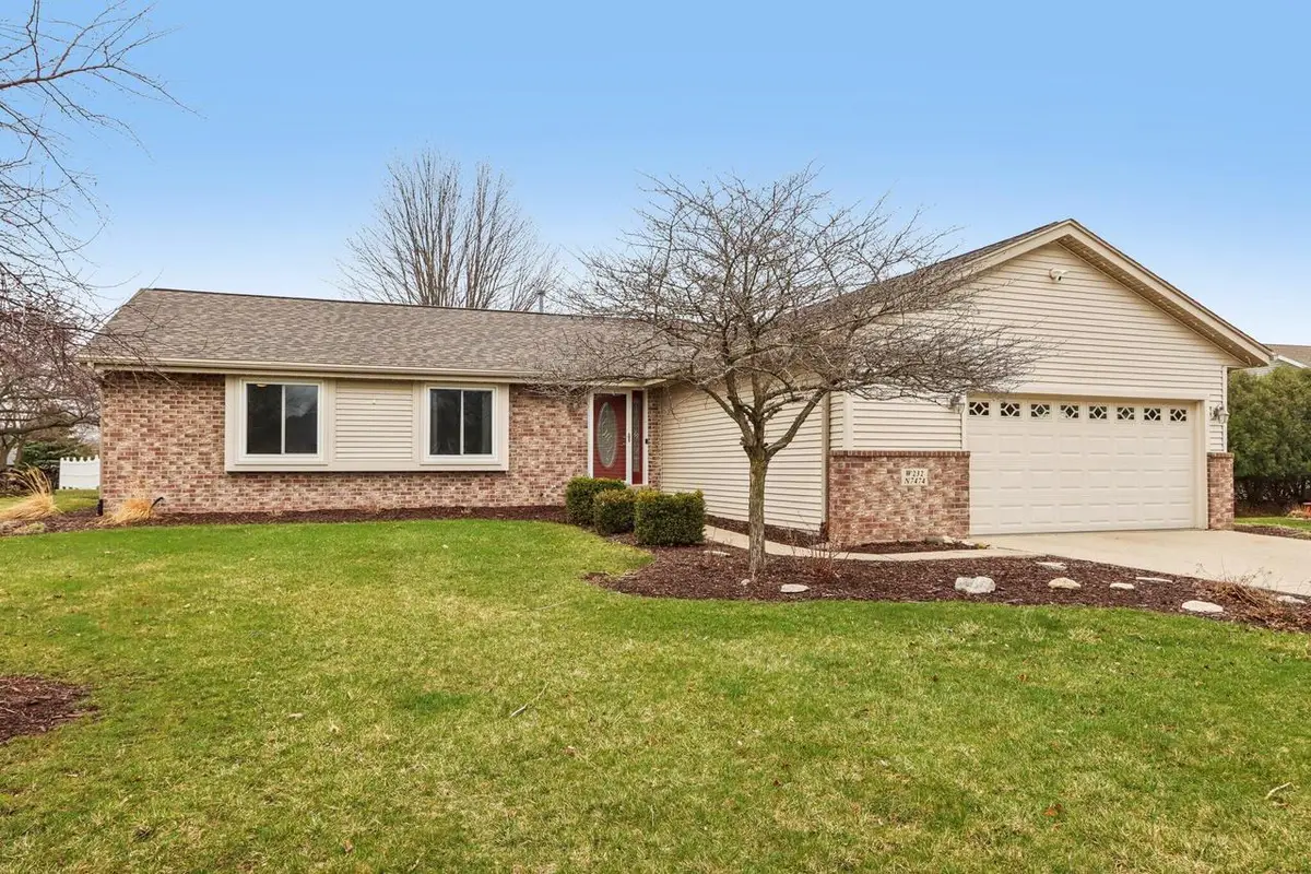 W232N7474 Highview DRIVE, Sussex, WI 53089 - #1