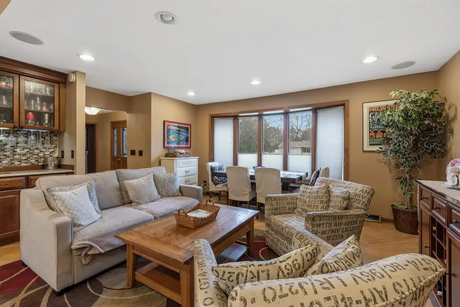 1326 W Zedler LANE, Mequon, WI 53092 - #3