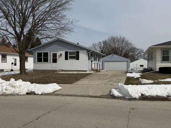 1133 S 36th STREET, Manitowoc, WI 54220