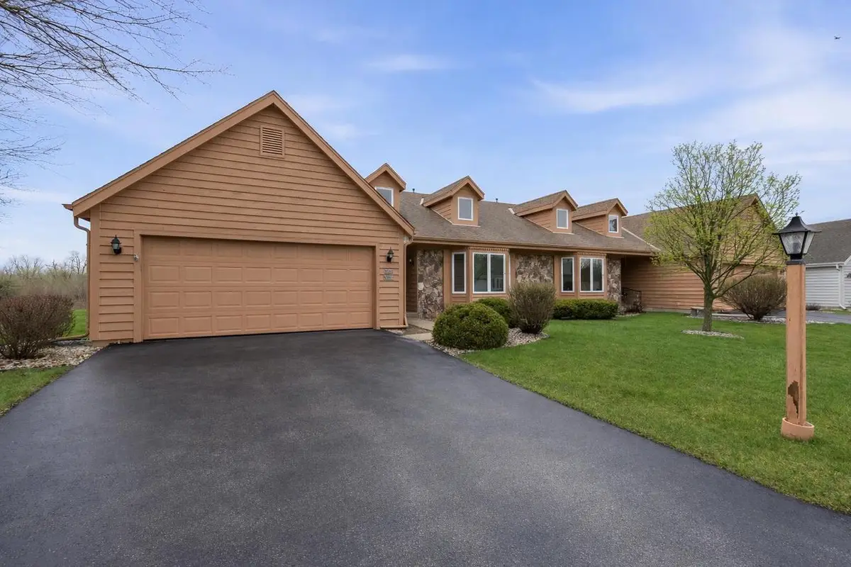 W180N9879 Riversbend CIRCLE, Germantown, WI 53022 - #1