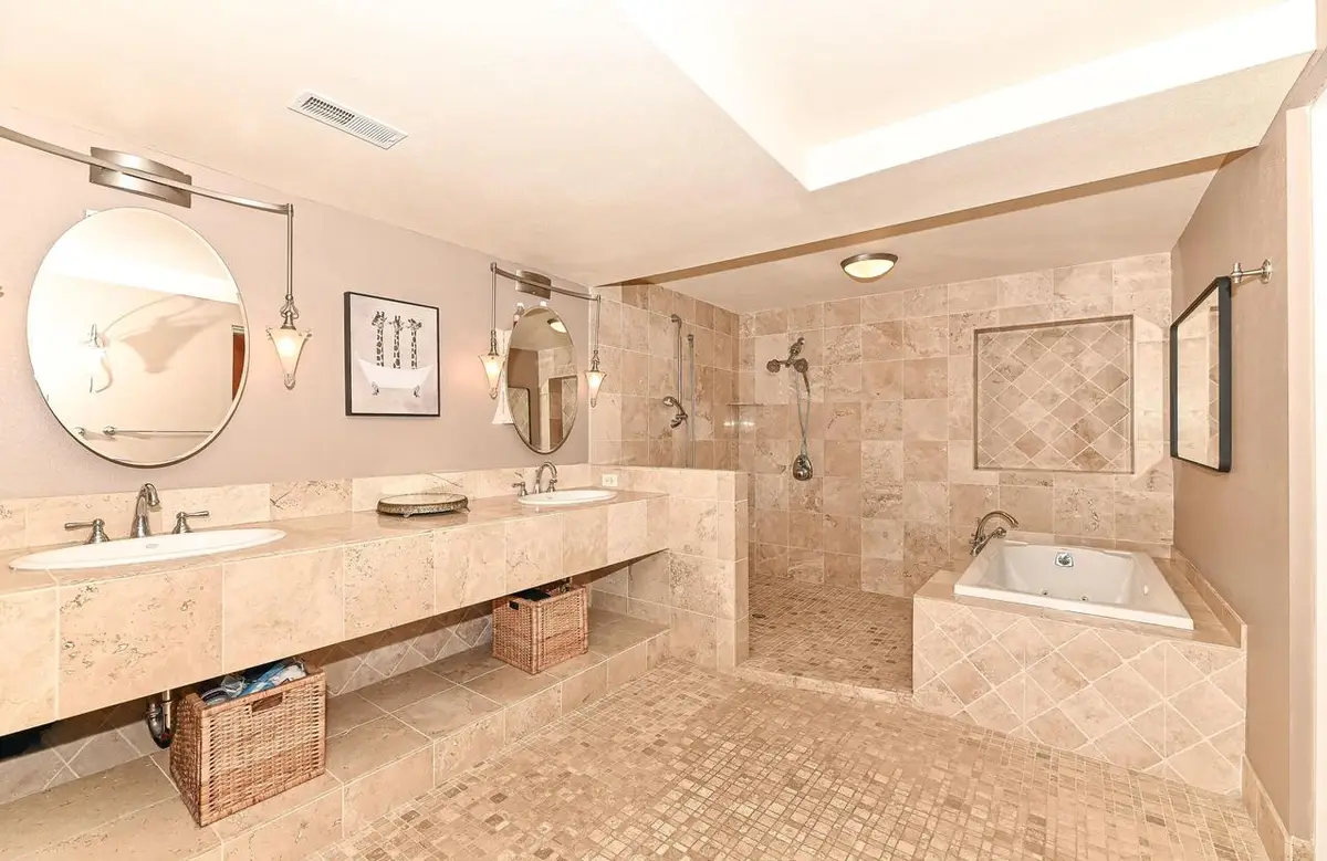 1904 N Farwell AVENUE #N, Milwaukee, WI 53202 - #1