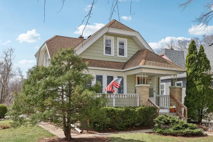 3679 E Birchwood AVENUE, Cudahy, WI 53110 - #2