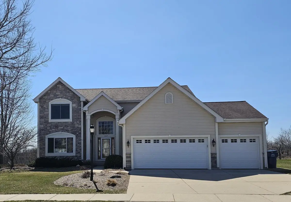 2107 Willow Pond WAY, Grafton, WI 53024 - #1