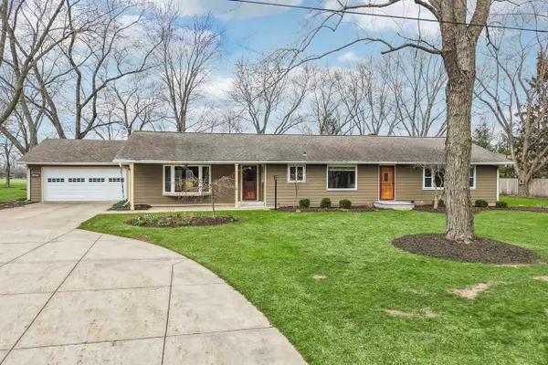 1433 N Golden Lake ROAD, Summit, WI 53066