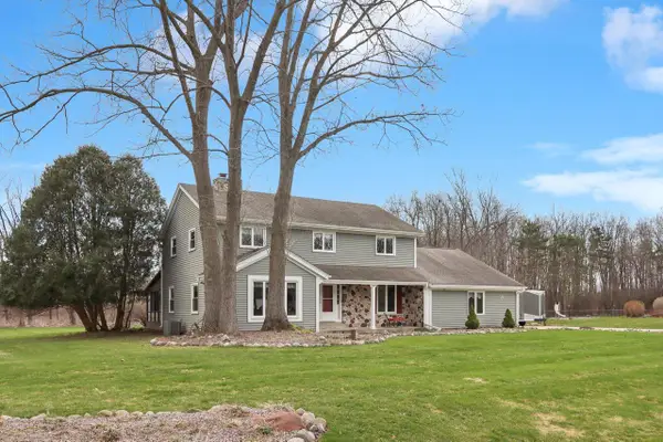 N61W29595 S Woodfield ROAD, Hartland, WI 53029