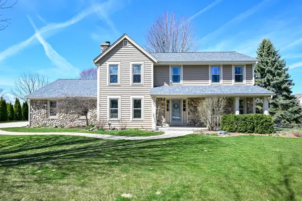 1624 Legend CIRCLE, Waukesha, WI 53189