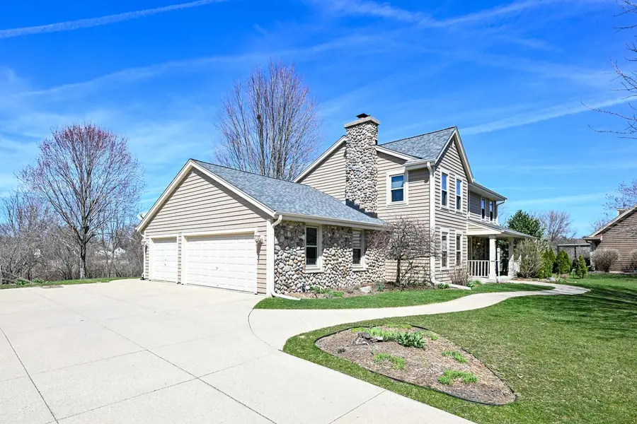 1624 Legend CIRCLE, Waukesha, WI 53189 - #3