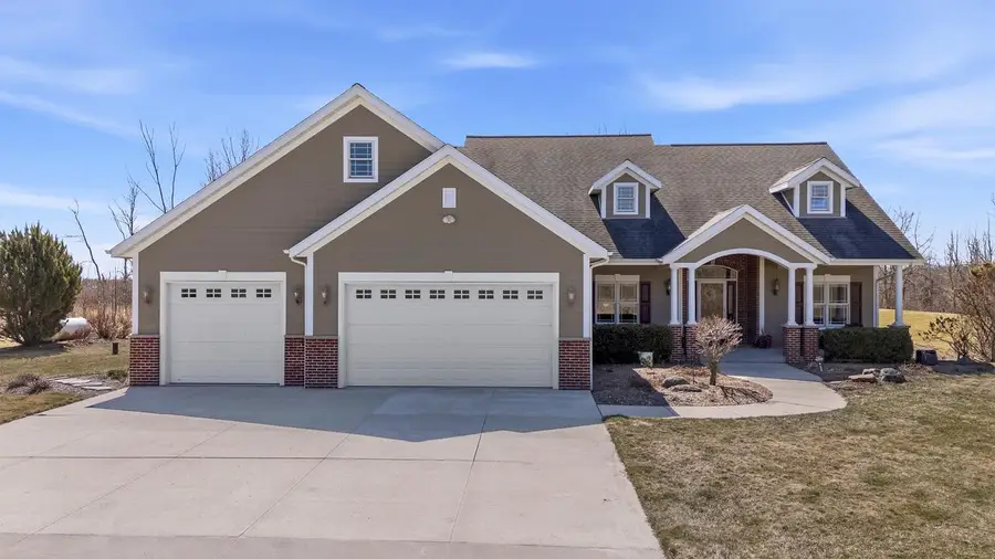 631 E Cedar AVENUE, Cedar Grove, WI 53013 - #2