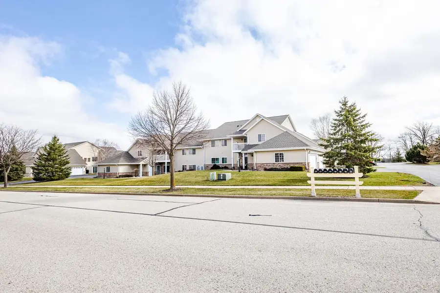 W197N17110 Stonewall DRIVE, Jackson, WI 53037 - #2