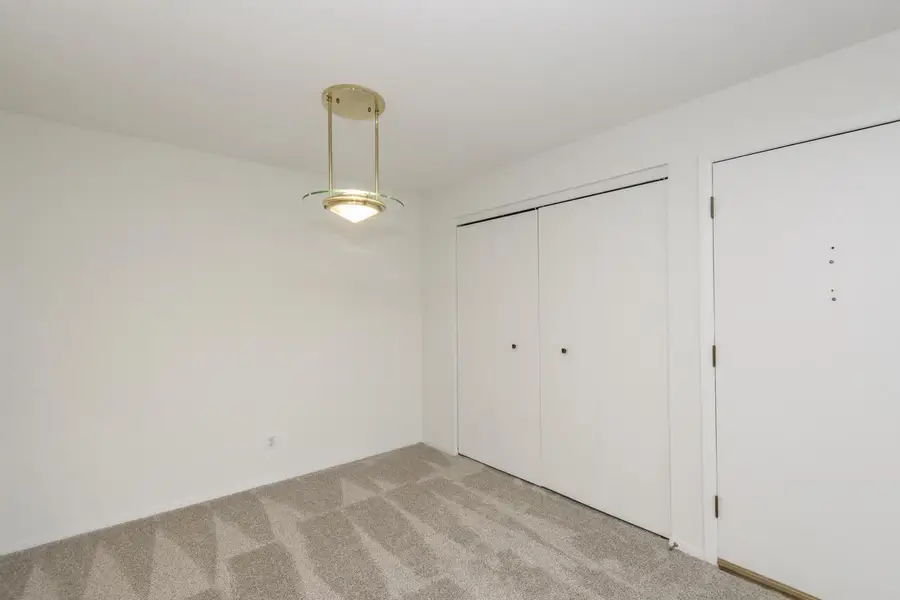 350 Park Hill DRIVE #E, Pewaukee, WI 53072 - #3