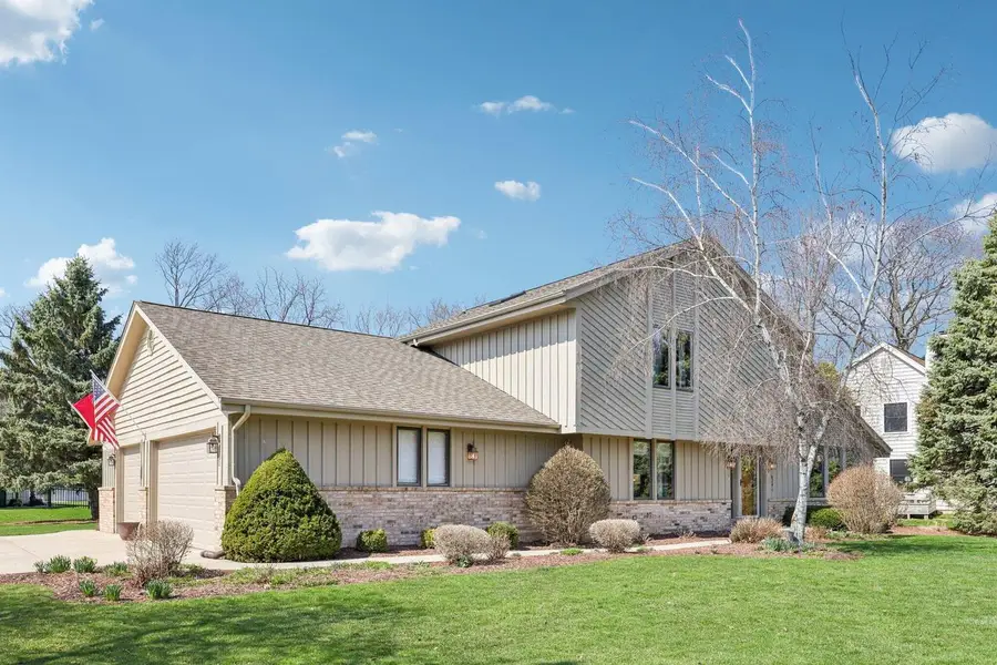 6241 S Whitnall WAY, Hales Corners, WI 53130 - #2