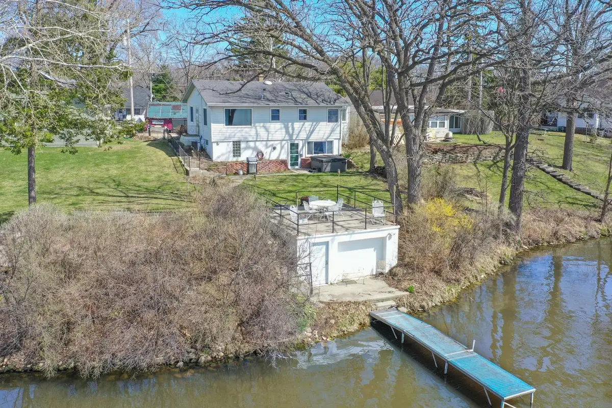 5410 W Peninsula ROAD, Waterford, WI 53185 - #1