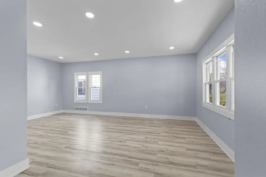 3820 E Munkwitz AVENUE, Cudahy, WI 53110 - #3