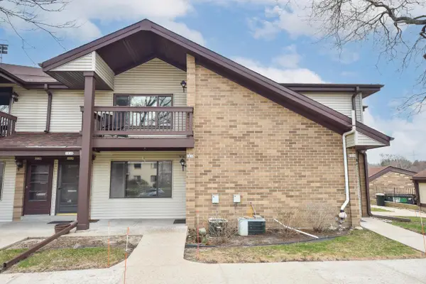 1612 S Coachlight DRIVE, New Berlin, WI 53151