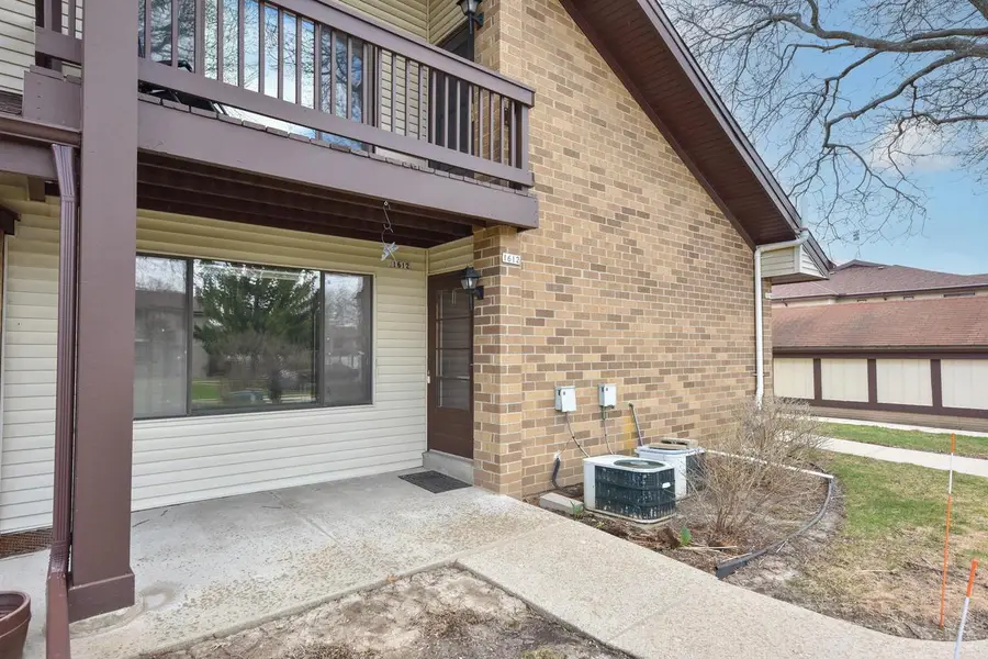 1612 S Coachlight DRIVE, New Berlin, WI 53151 - #2