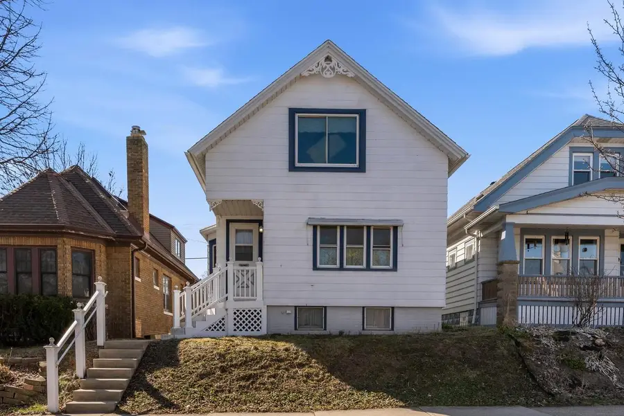 1943 E Hillcrest AVENUE, Milwaukee, WI 53207 - #2