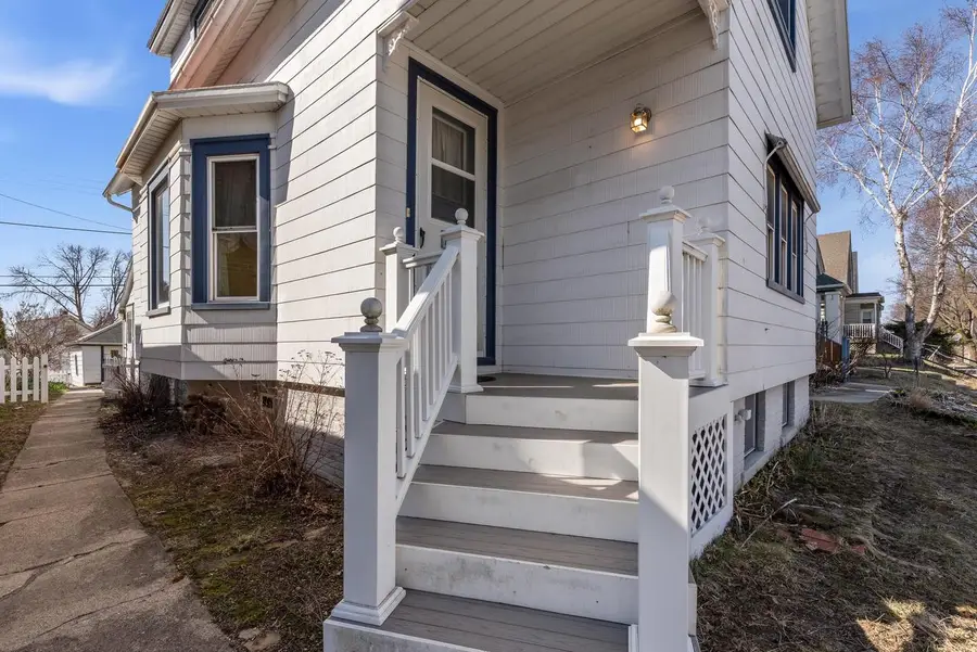 1943 E Hillcrest AVENUE, Milwaukee, WI 53207 - #3