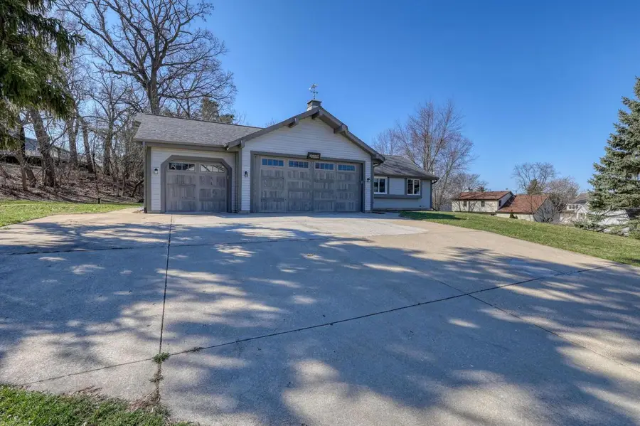 n29w26677 Peterson DRIVE, Pewaukee, WI 53072 - #2