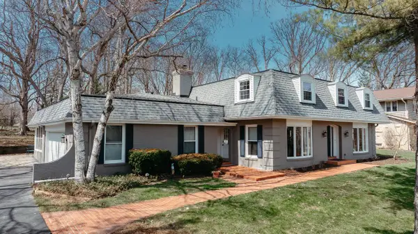 3695 Mary Cliff LANE, Brookfield, WI 53005