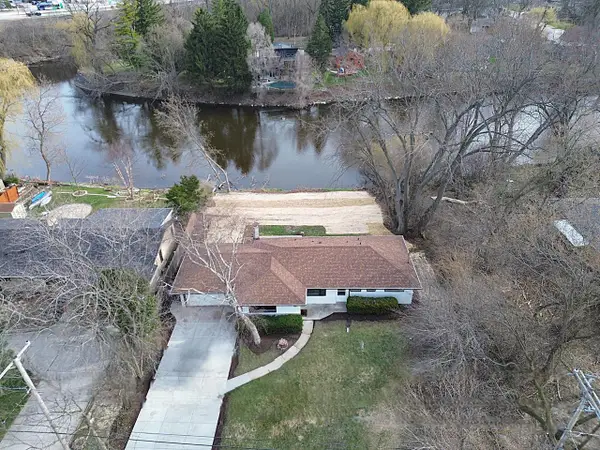 519 W Montclaire AVENUE, Glendale, WI 53217