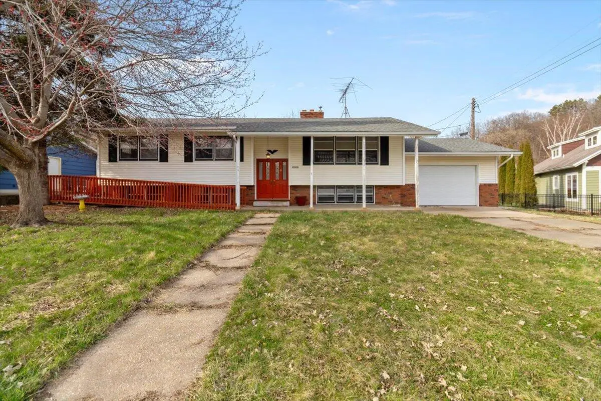 W5906 Valley PARKWAY, La Crosse, WI 54601 - #1