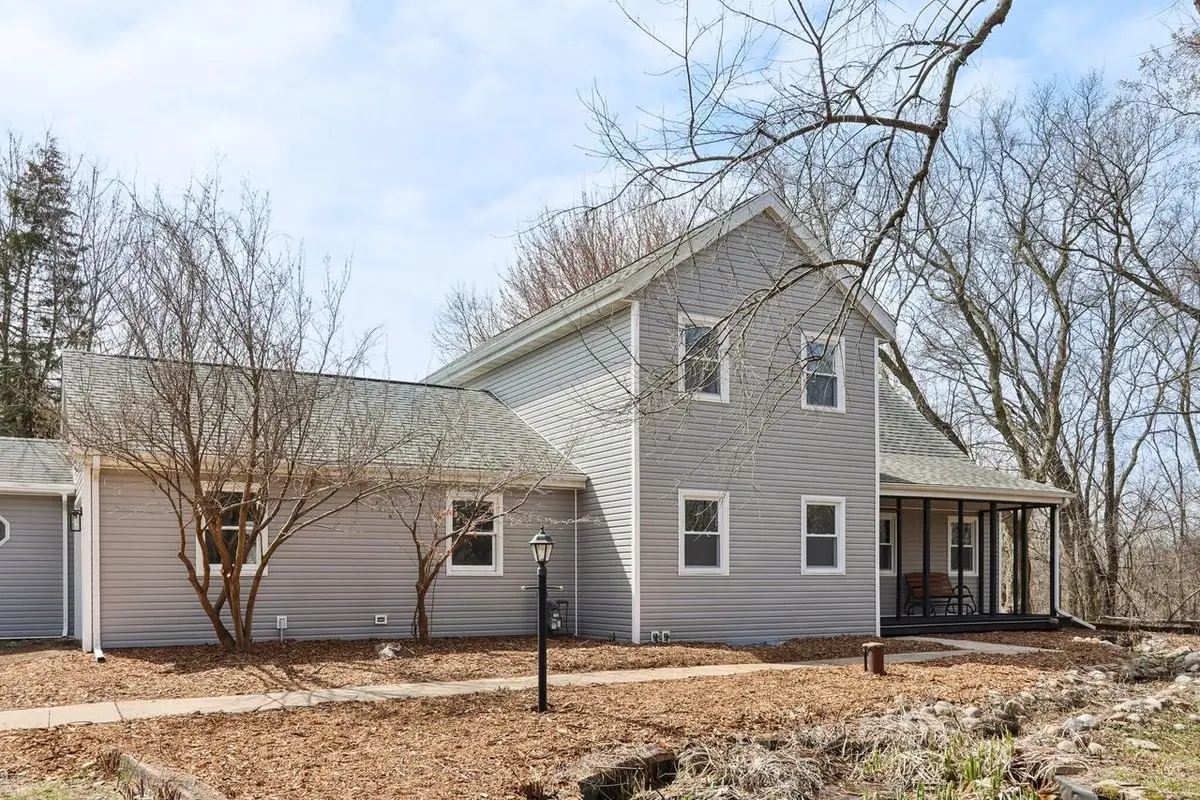 N87W36989 Mapleton ROAD, Oconomowoc, WI 53066 - #1