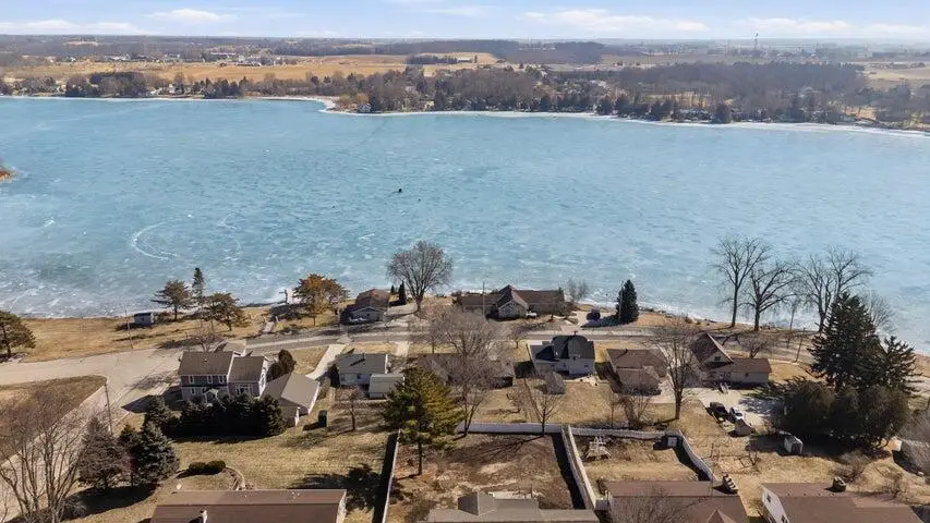 337 Lake DRIVE, Random Lake, WI 53075 - #3