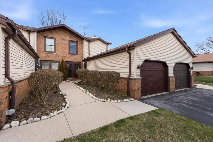 8247 S Legend DRIVE, Franklin, WI 53132 - #2