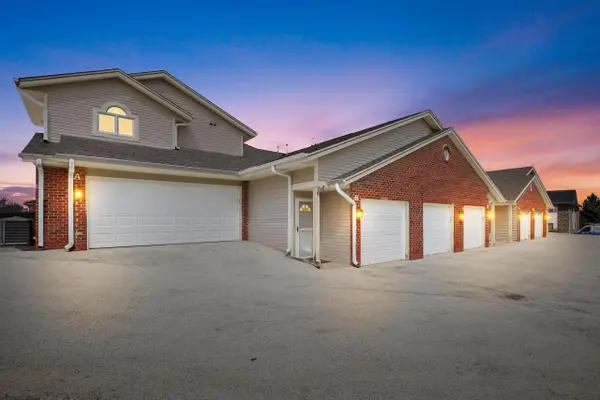 668 Westfield Way #B, Pewaukee, WI 53072