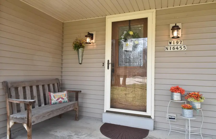 W197N16455 Hawthorne CIRCLE, Jackson, WI 53037 - #3